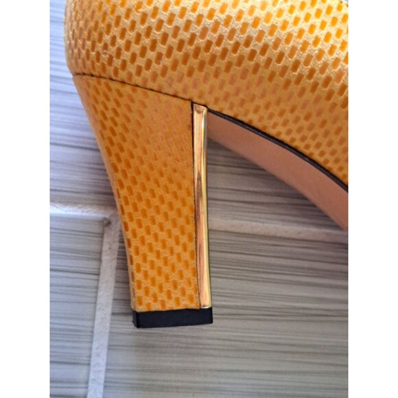 St. John Women's Size 5.5 Italy Yellow  Mustard Leather Embossed Textured Heels - Picture 2 of 11